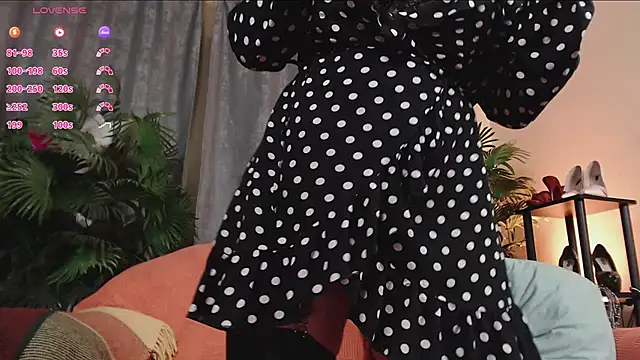 Snapshot of KarinaRoge chatting on February 18, 2025, 7:09 pm KarinaRoge online show from February 18, 2025, 7:09 pm