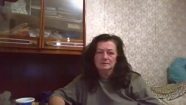 GypsiQueen2 online show from September 29, 2025, 8:35 pm