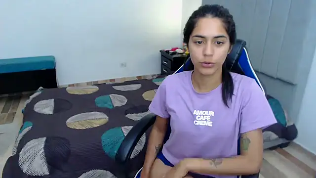 imSophia online show from December 1, 2024, 10:32 pm