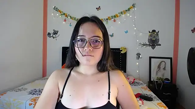 naughty girl 4u online show from February 12, 2025, 7:24 pm