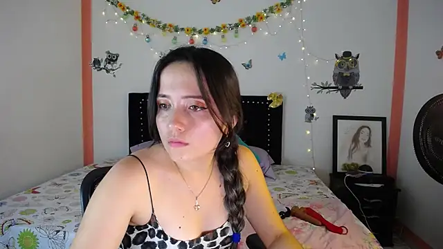 naughty girl 4u online show from February 17, 2025, 6:26 pm