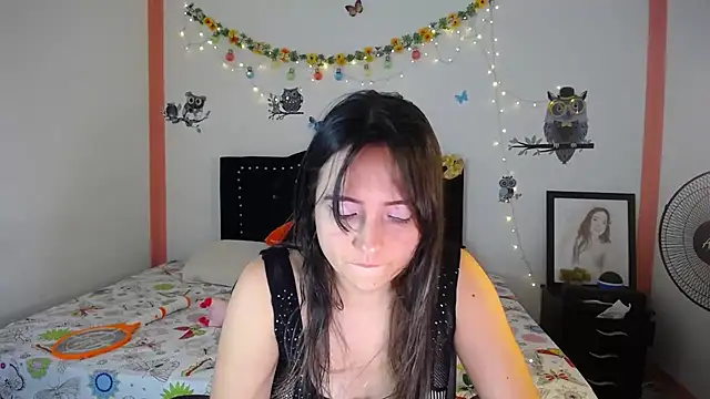 naughty girl 4u online show from February 24, 2025, 8:25 pm