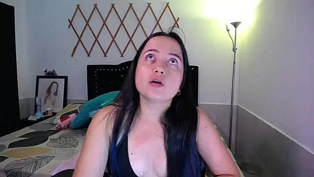 naughty girl 4u online show from September 18, 2025, 8:22 pm