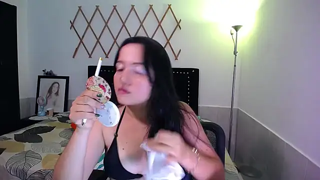 naughty girl 4u online show from September 22, 2025, 8:11 pm