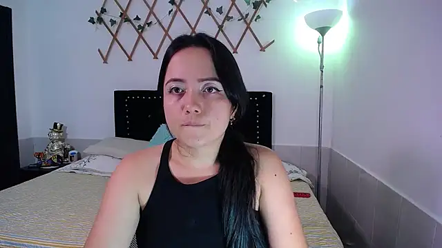 naughty girl 4u online show from November 21, 2025, 8:07 pm