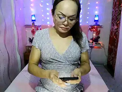 UrAsianPrincessDanie online show from December 6, 2024, 11:33 am