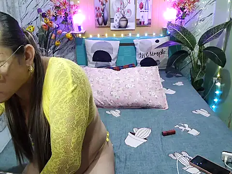 UrAsianPrincessDanie online show from September 10, 2025, 10:10 pm