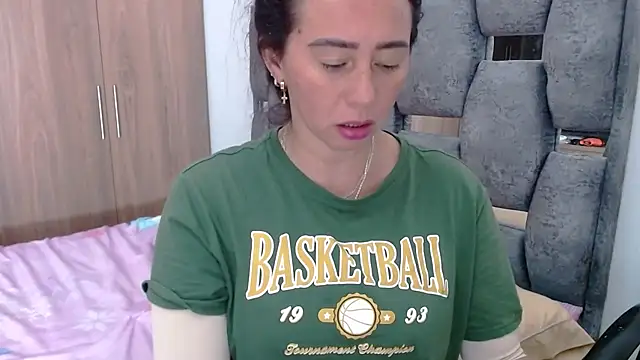 sara hott 1 online show from February 4, 2025, 7:11 pm