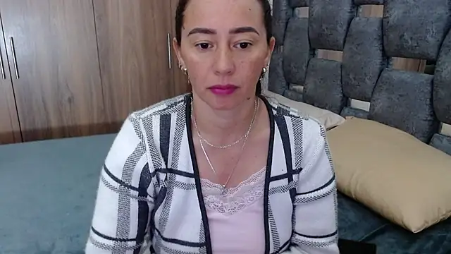 sara hott 1 online show from March 5, 2025, 12:44 pm