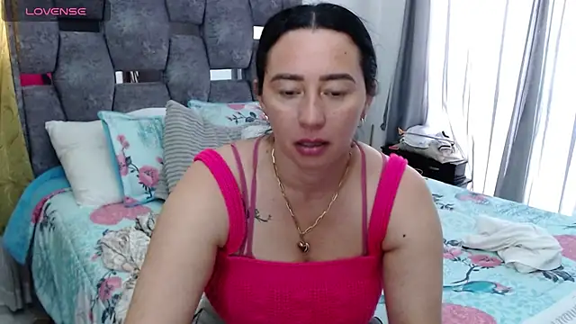 sara hott 1 online show from October 7, 2025, 4:37 pm