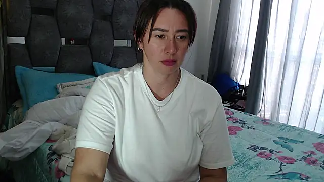 sara hott 1 online show from February 26, 2026, 8:19 pm