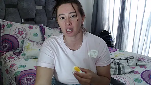 sara hott 1 online show from April 8, 2026, 3:23 pm