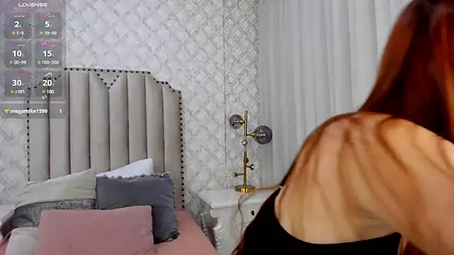 Pia Johnson  online show from December 30, 2024, 11:26 am