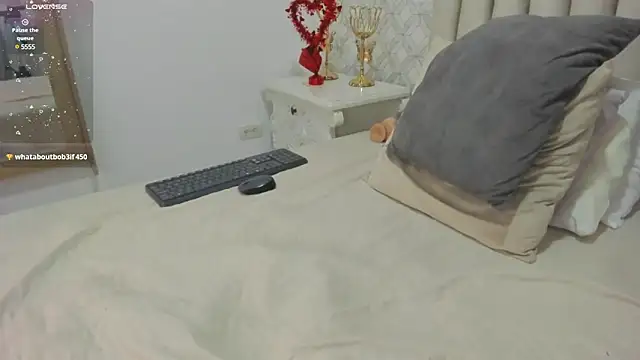 Pia Johnson  online show from February 15, 2025, 5:51 am