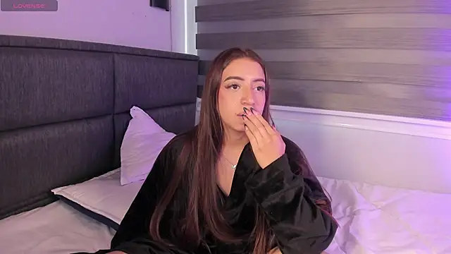 MERIDA TAYLOR online show from February 5, 2025, 6:48 pm