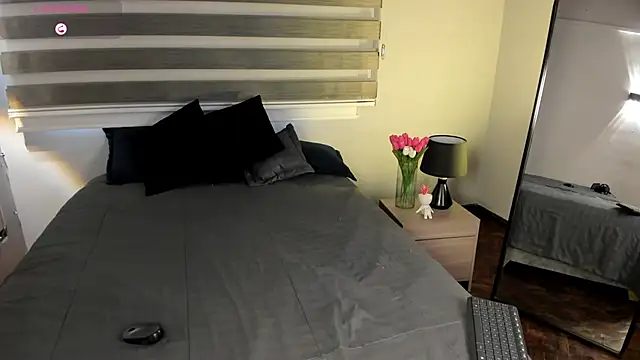 MERIDA TAYLOR online show from April 18, 2026, 1:26 pm