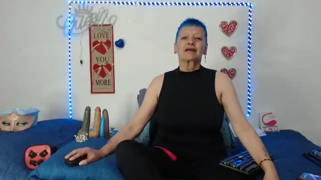 loquitaqueen011 online show from March 7, 2025, 10:21 pm