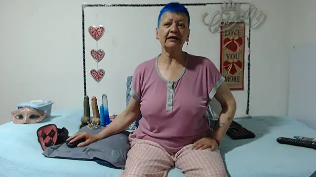 loquitaqueen011 online show from November 26, 2025, 2:40 pm