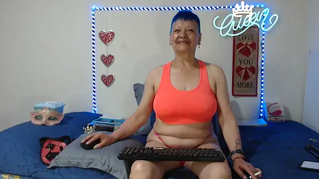 loquitaqueen011 online show from April 9, 2026, 2:22 pm