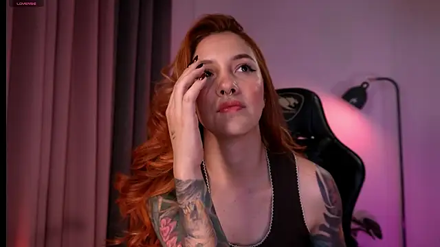 RedJasmine  online show from April 20, 2026, 9:38 pm