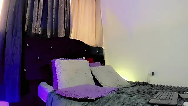 lesly xx online show from March 27, 2026, 7:46 pm