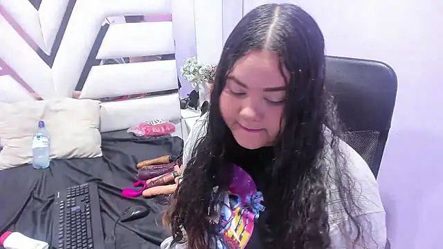 ValenTitis online show from December 10, 2024, 7:54 pm