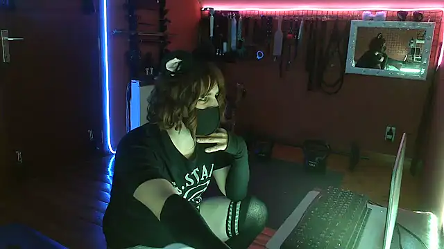 Ginny-the-bdsm-nympho online show from April 26, 2026, 5:21 pm