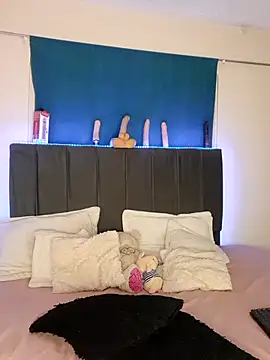 anna dolls  online show from October 6, 2025, 3:15 am