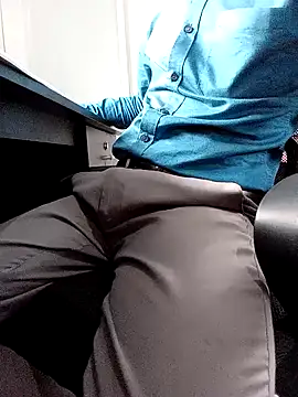 robinsan1010 online show from March 20, 2025, 12:11 pm