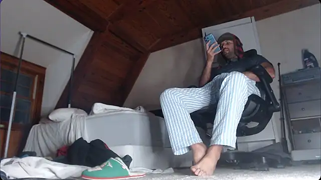 Snapshot of cashmasterzobistone chatting on January 13, 2026, 1:44 am cashmasterzobistone online show from January 13, 2026, 1:44 am