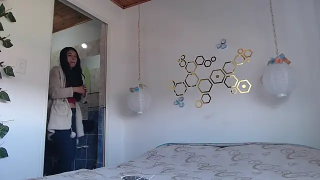 adriscute online show from February 28, 2025, 9:12 pm