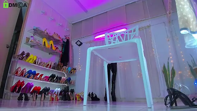 kendrarioss online show from October 24, 2025, 9:00 pm