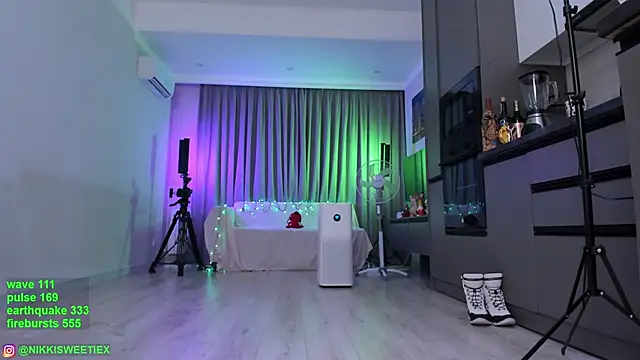 nikkisweetie online show from January 1, 2025, 10:11 am