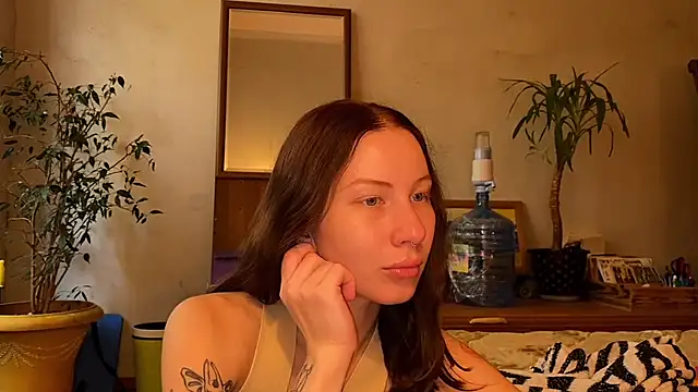 elfess online show from October 10, 2025, 7:29 am