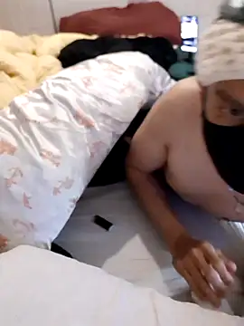 AmGuy23 online show from December 2, 2025, 4:02 pm