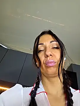 LeticiaWoods online show from November 18, 2025, 8:30 am