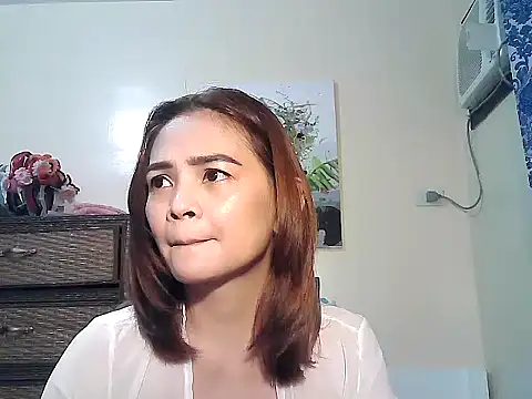 Kisses-13 online show from September 17, 2025, 5:03 pm