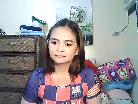 Snapshot of Kisses-13 chatting on May 3, 2026, 12:22 pm Kisses-13 online show from May 3, 2026, 12:22 pm
