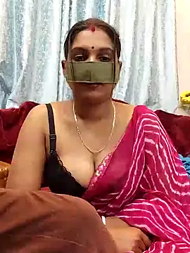 Queen Dolly online show from January 6, 2025, 5:49 pm