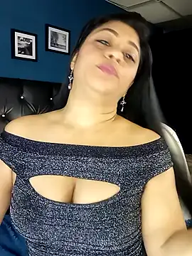 Lashmy111 online show from January 18, 2025, 9:13 pm