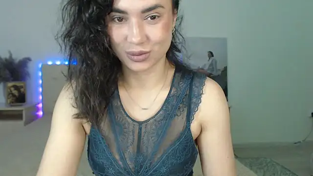 Snapshot of RoxannePure chatting on May 28, 2026, 4:21 am RoxannePure online show from May 28, 2026, 4:21 am