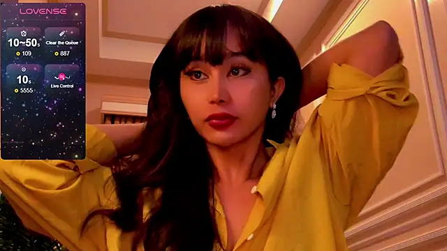 YOURCRISTINAS online show from September 18, 2025, 4:42 pm