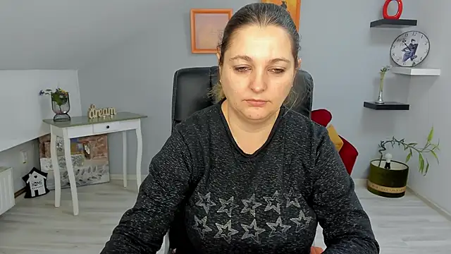 LollaGirl online show from January 17, 2025, 4:17 am