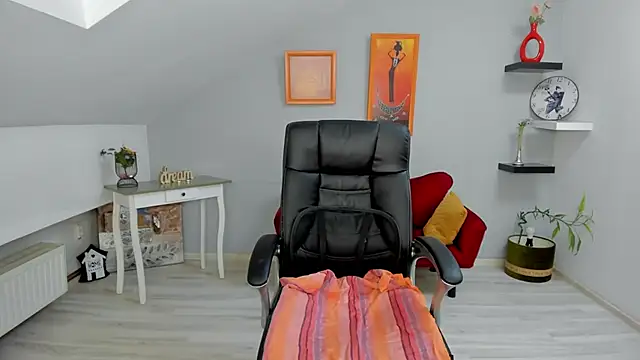 LollaGirl online show from January 20, 2025, 4:21 am