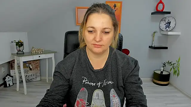 LollaGirl online show from January 24, 2025, 4:27 am