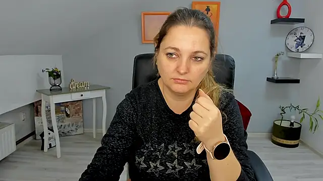 LollaGirl online show from January 30, 2025, 4:58 am