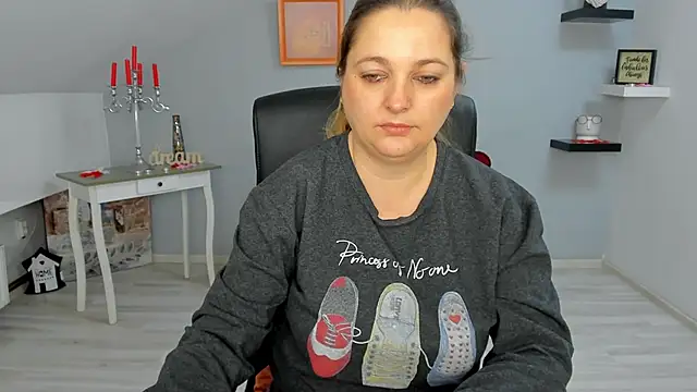 LollaGirl online show from March 3, 2025, 4:14 am