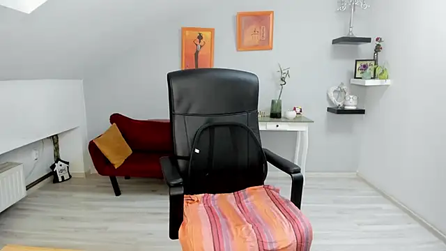 LollaGirl online show from September 12, 2025, 3:17 am