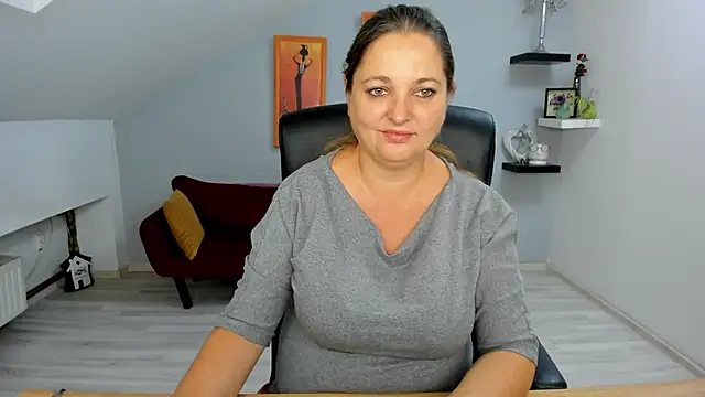 LollaGirl online show from September 22, 2025, 3:19 am