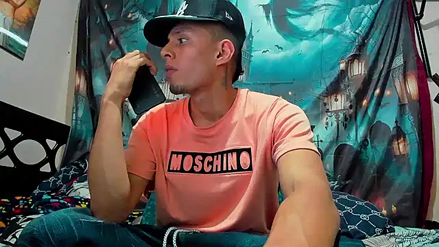 davidlatin66 online show from November 9, 2025, 11:58 pm